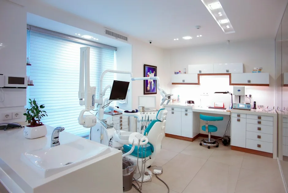 Best Dental Clinic in Varanasi for RCT, Dental Implants & Cosmetic Dentistry